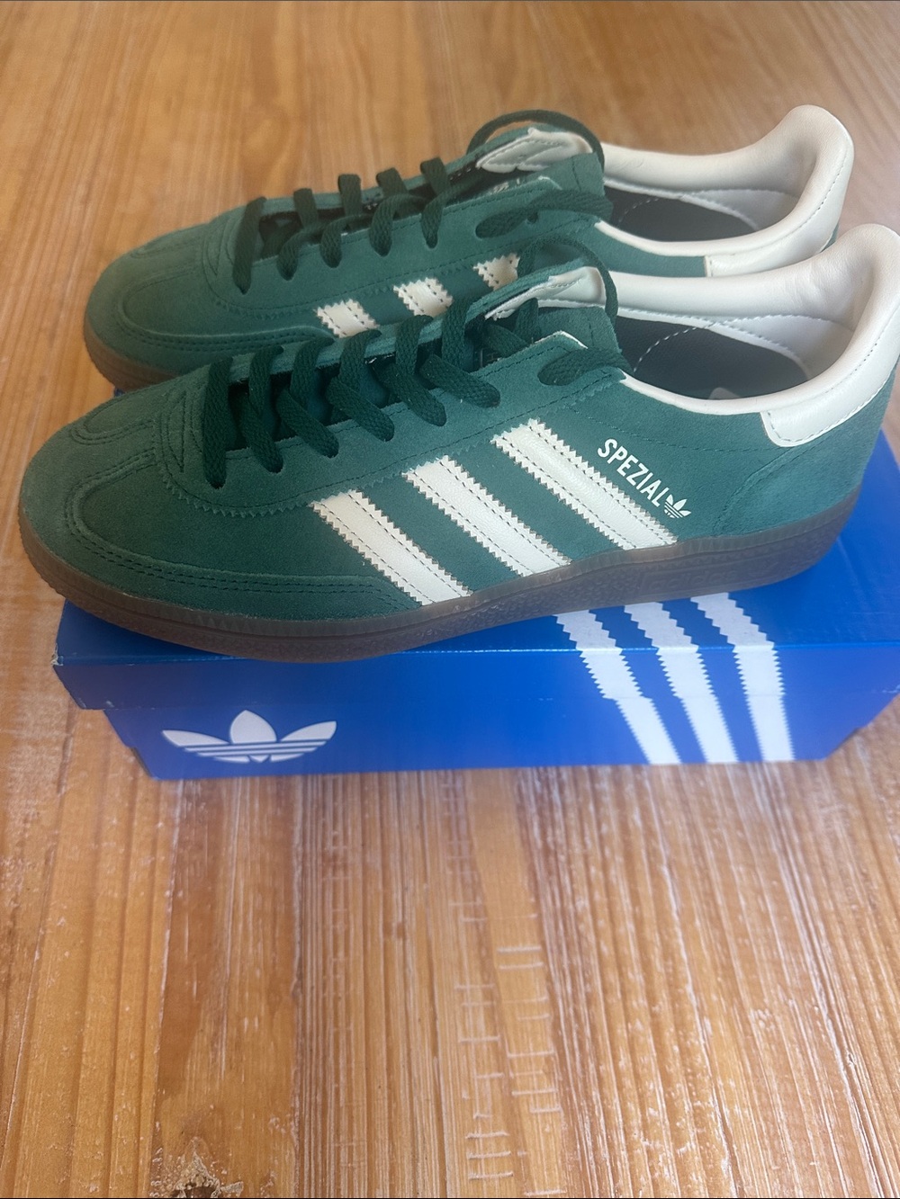 Adidas Handball Spezial Women’s green suede sneakers with white stripes - Picture 2 of 5